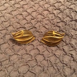 Bundle 3 for $10   Vintage Franco’s gold toned clip on earrings.